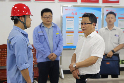 集團領導看望慰問離退休黨員、基層困難黨員和年輕黨員(圖1)